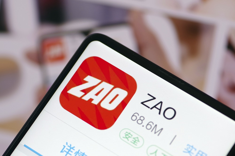 Facebook and Zao violating privacy